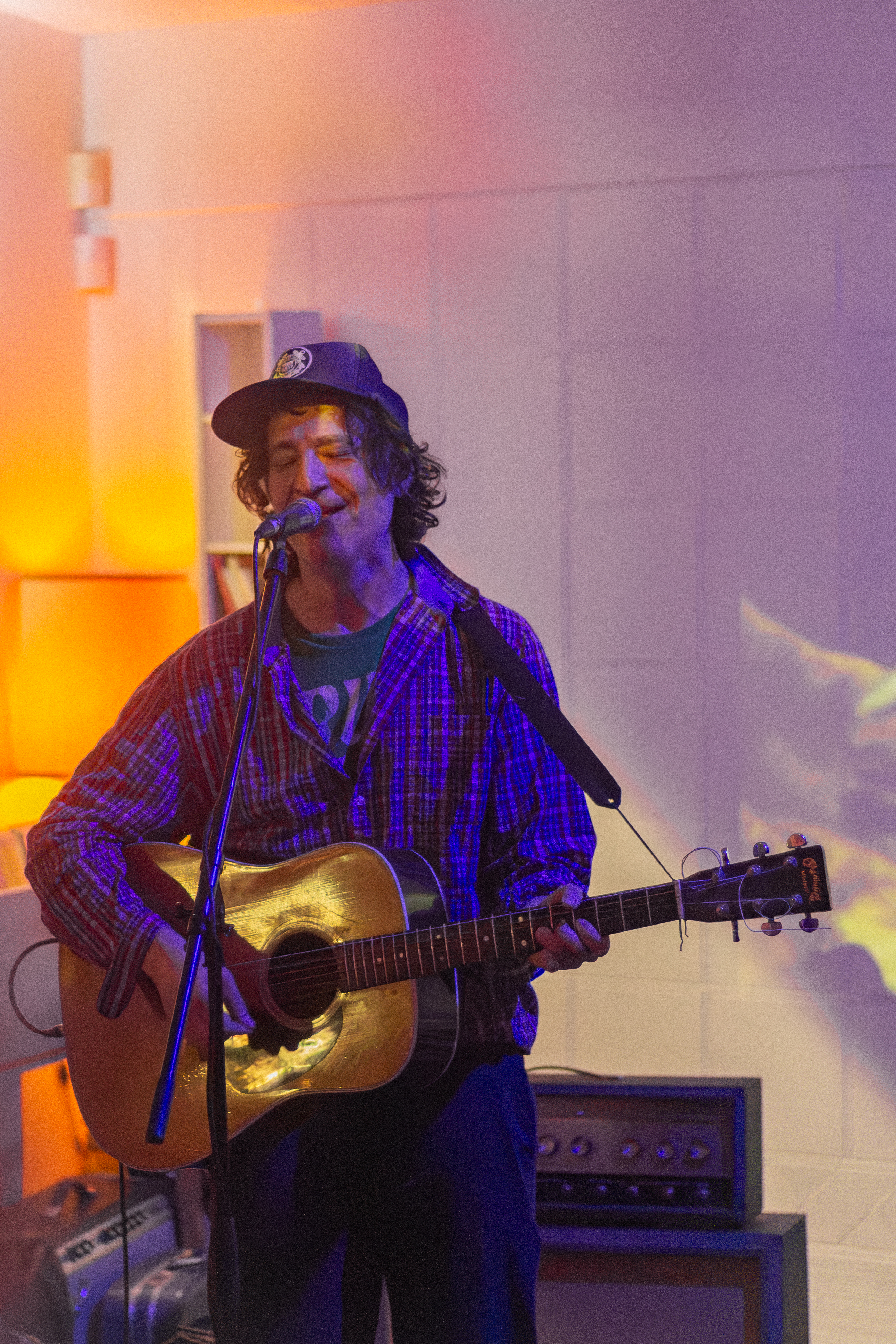 Picture of a guitar player with an orange/blue glow